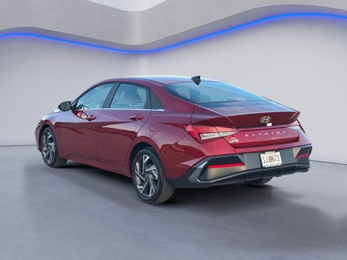 Used 2025 Hyundai Elantra SEL image 6