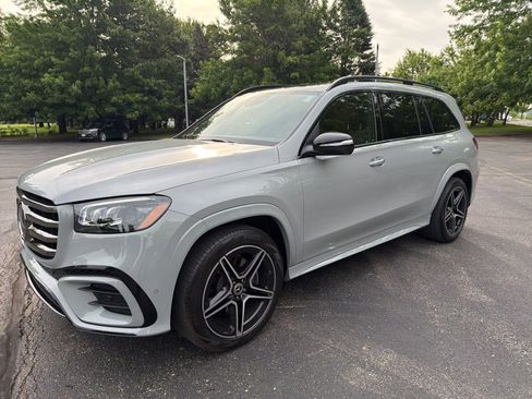 Used 2024 Mercedes-Benz GLS 450 4MATIC image 2