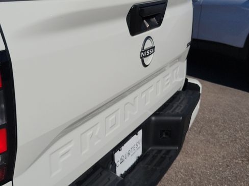 Certified 2023 Nissan Frontier SV w/ Technology Package image 8
