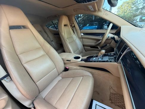 Used 2014 Porsche Panamera RWD image 9