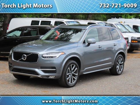 Used 2018 Volvo XC90 T6 Momentum w/ Convenience Package AWD/4WD image 1