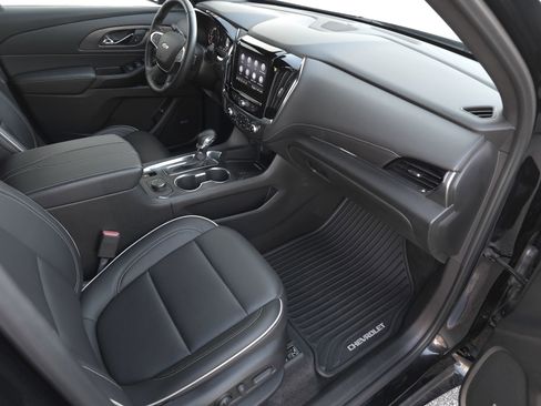 Used 2023 Chevrolet Traverse Premier image 46