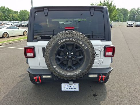 Used 2022 Jeep Wrangler Sport AWD/4WD image 9