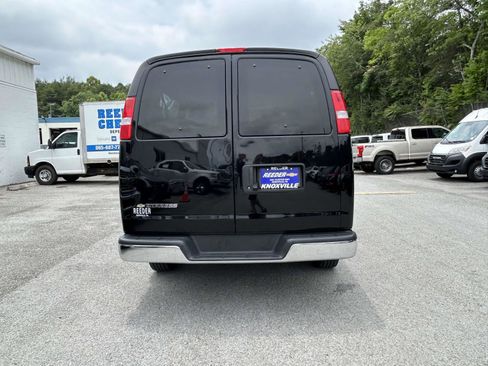 Used 2025 Chevrolet Express 3500 LT w/ LT Preferred Equipment Group RWD image 4