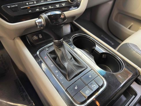 Used 2016 Kia Sedona EX image 43