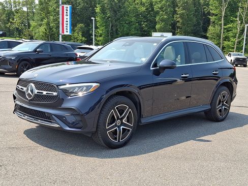 Used 2024 Mercedes-Benz GLC 300 4MATIC image 3