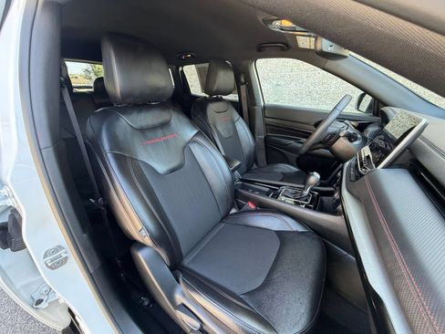 Used 2025 Jeep Compass Trailhawk AWD/4WD image 35