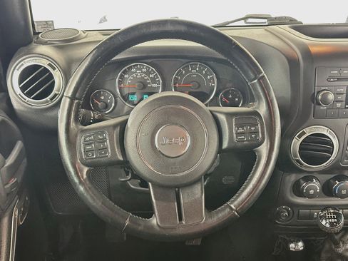 Used 2015 Jeep Wrangler Unlimited Sahara w/ Connectivity Group AWD/4WD image 17