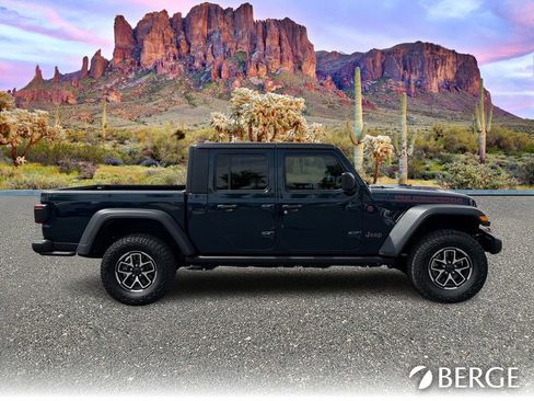 Used 2025 Jeep Gladiator Rubicon w/ Convenience Group image 9
