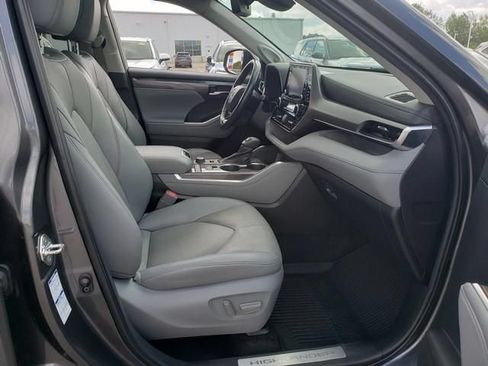 Used 2022 Toyota Highlander Limited AWD/4WD image 19