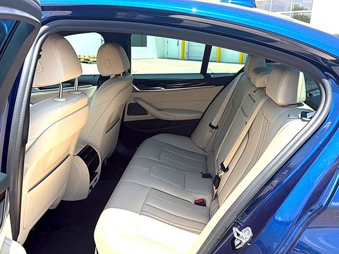 Used 2020 BMW 530i w/ Premium Package RWD image 8