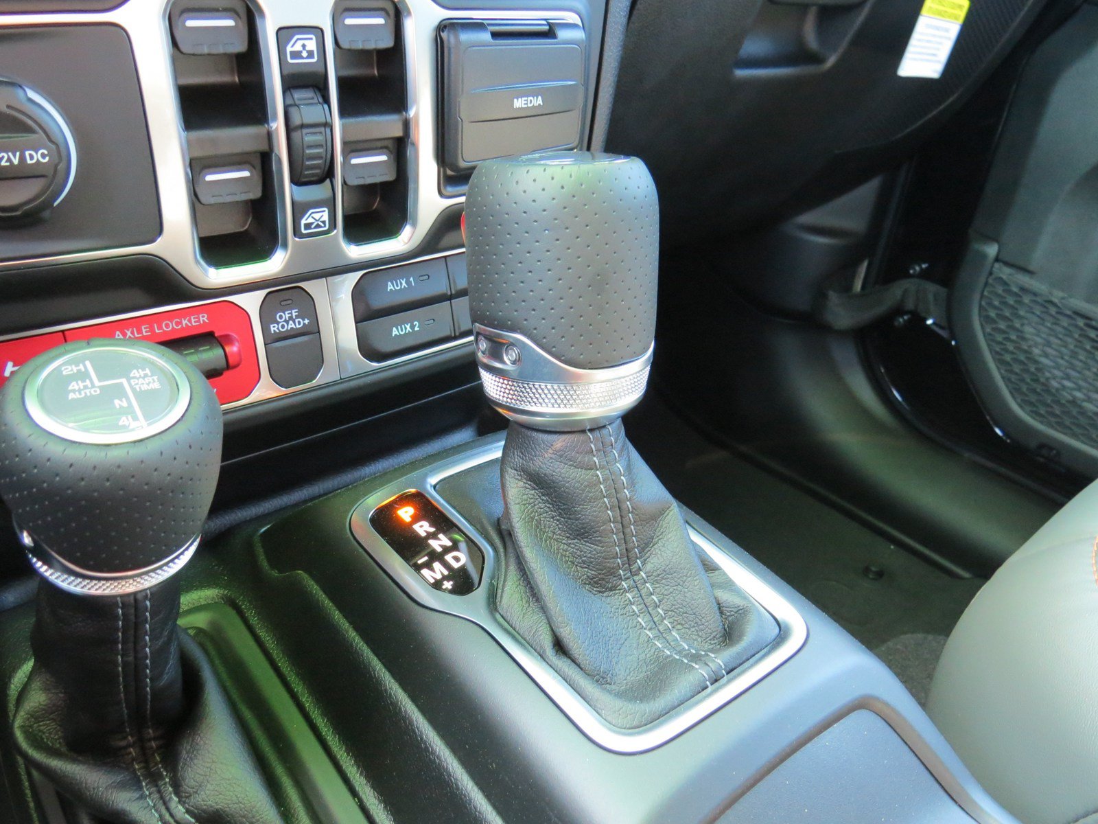 Used 2025 Jeep Gladiator Mojave AWD/4WD image 22