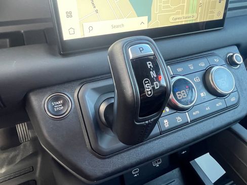 Certified 2024 Land Rover Defender 130 X-Dynamic SE image 17