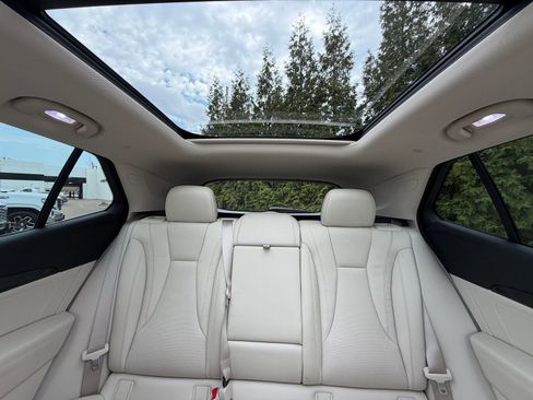 Used 2021 Buick Envision Essence image 3