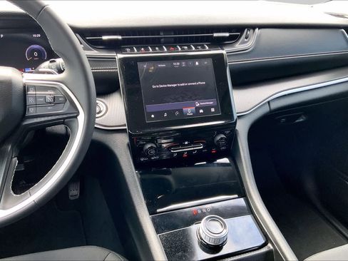 Used 2024 Jeep Grand Cherokee Laredo X AWD/4WD image 6