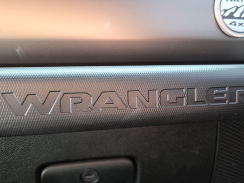 Used 2018 Jeep Wrangler Sport AWD/4WD image 9