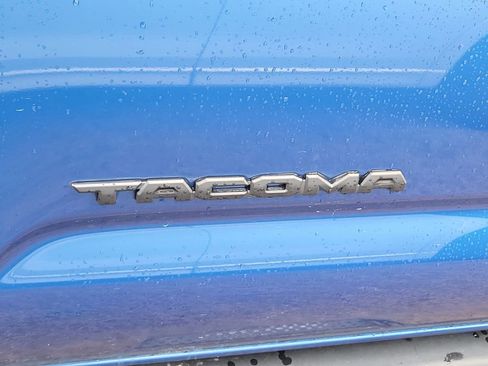 Used 2018 Toyota Tacoma SR5 image 11