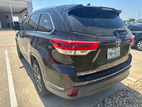 Used 2017 Toyota Highlander XLE FWD image 11
