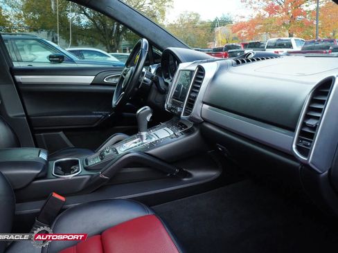 Used 2018 Porsche Cayenne GTS image 34