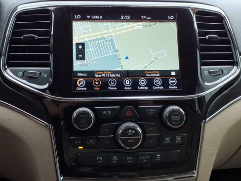 Used 2021 Jeep Grand Cherokee Limited w/ Premium Lighting Group AWD/4WD image 17