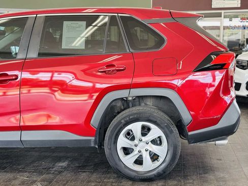 Used 2022 Toyota RAV4 LE AWD/4WD image 14