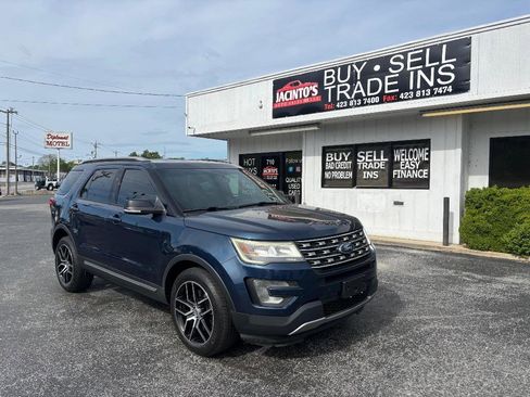Used 2016 Ford Explorer XLT w/ Equipment Group 202A AWD/4WD image 3