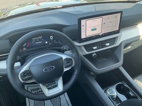 New 2026 Ford Explorer Active RWD image 25
