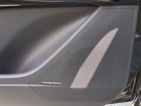 New 2025 Kia Niro SX Touring image 39