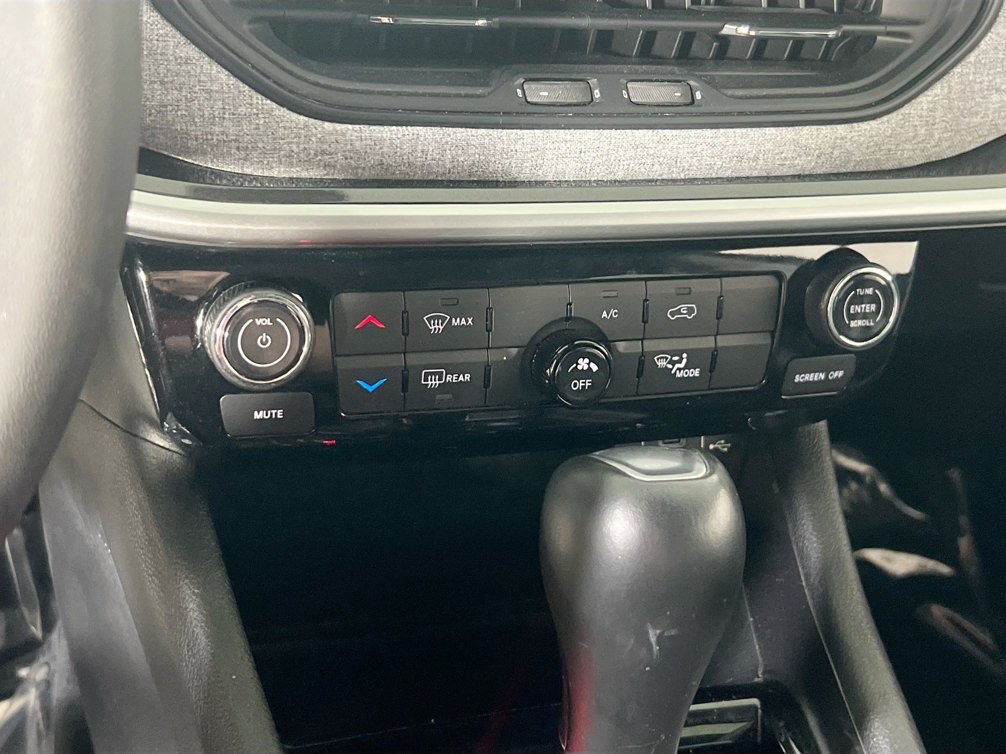 Used 2022 Jeep Compass Latitude AWD/4WD image 15