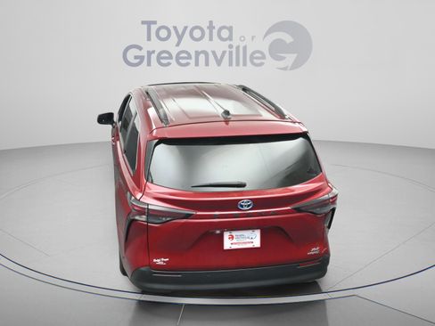 Certified 2023 Toyota Sienna XLE FWD image 12
