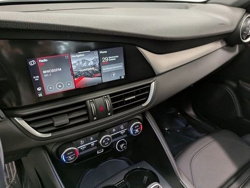 Used 2024 Alfa Romeo Giulia Veloce image 11