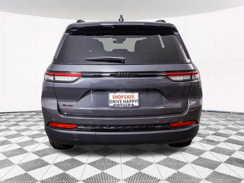 New 2025 Jeep Grand Cherokee Altitude image 9