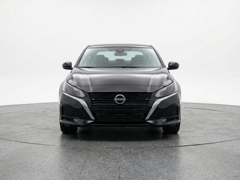 Used 2025 Nissan Altima 2.5 SV image 2