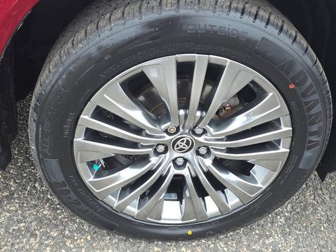 Used 2021 Toyota Venza Limited image 15