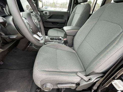 Used 2025 Jeep Wrangler Unlimited Sahara w/ Safety Group image 13