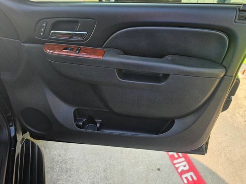 Used 2012 Chevrolet Avalanche LTZ RWD image 29