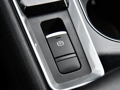 Used 2024 Nissan Altima 2.5 SV image 25