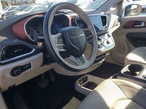 Used 2019 Chrysler Pacifica Limited w/ Tire & Wheel Group image 15