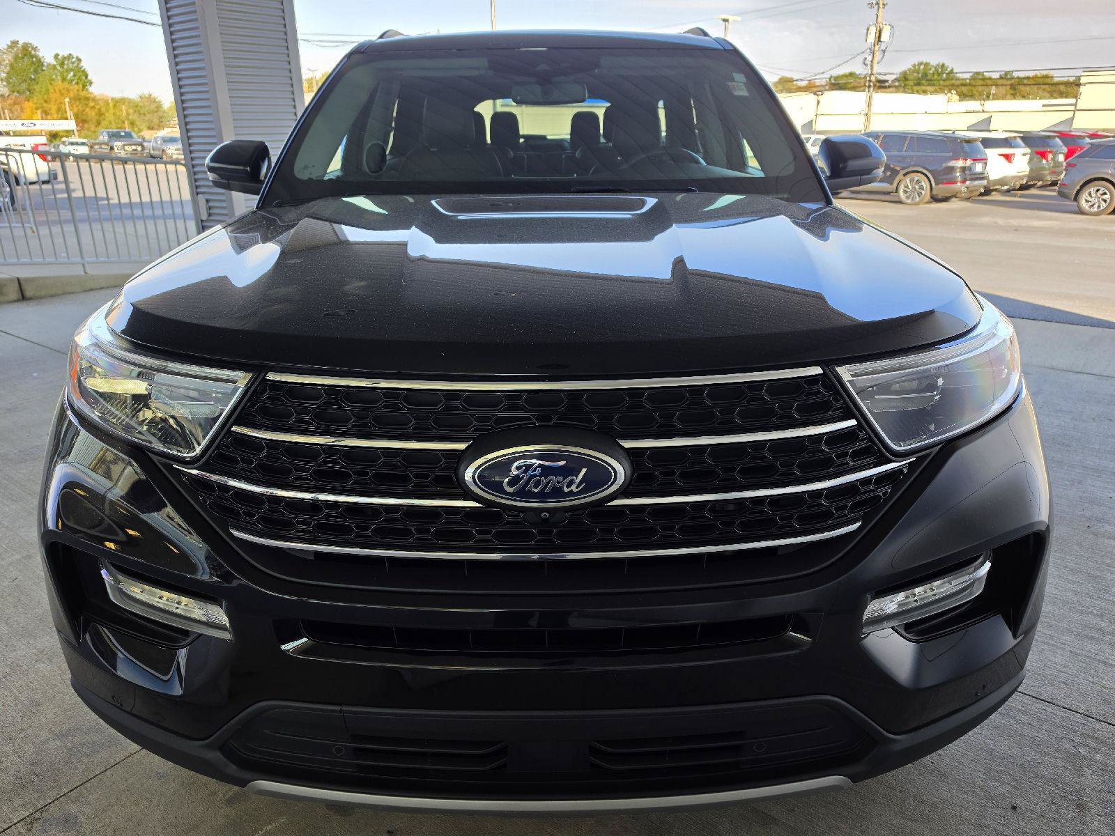 Used 2024 Ford Explorer XLT w/ Equipment Group 202A AWD/4WD image 5