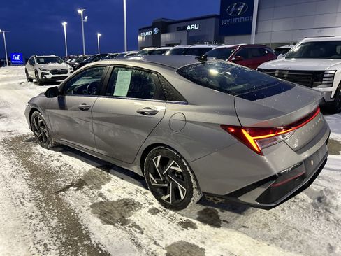 Certified 2025 Hyundai Elantra Limited image 14