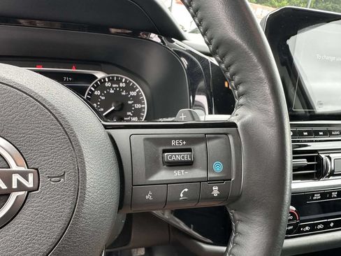 Used 2023 Nissan Pathfinder SL AWD/4WD image 31