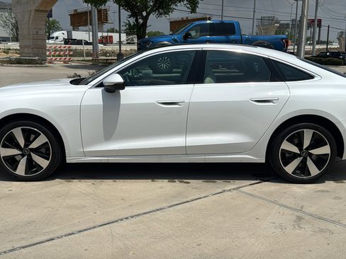 Used 2025 Audi A5 2.0T Premium Plus w/ Premium Plus AWD/4WD image 4