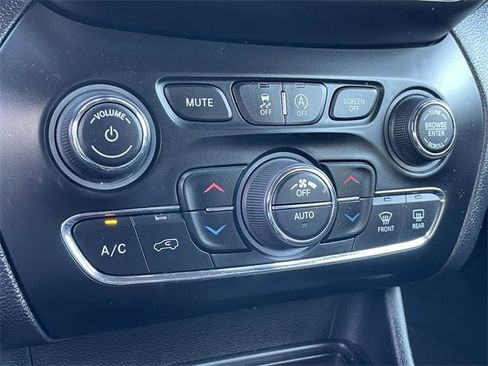 Used 2019 Jeep Cherokee High Altitude image 18