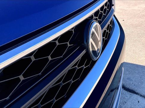 Used 2024 Volkswagen Taos SE image 29