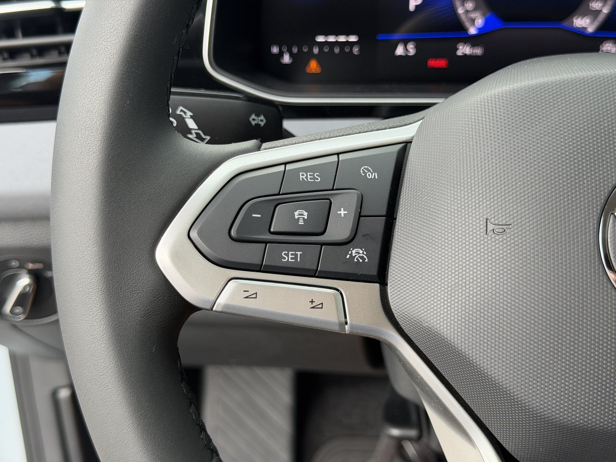 New 2026 Volkswagen Jetta SE FWD image 30