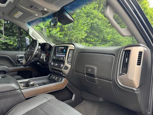 Used 2018 GMC Sierra 2500 Denali w/ Duramax Plus Package AWD/4WD image 12