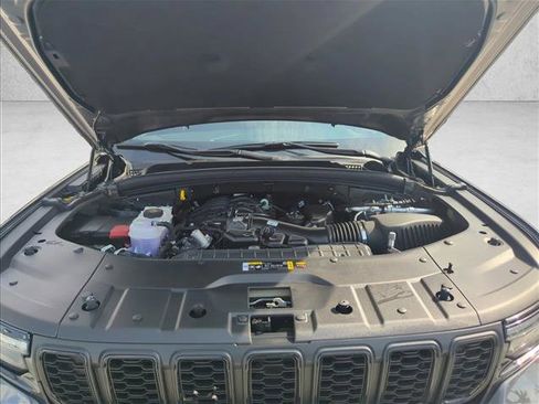 New 2025 Jeep Grand Cherokee Altitude image 15