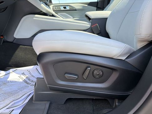 New 2026 Ford Explorer Platinum w/ LUX Leather Package AWD/4WD image 18