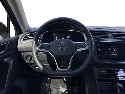 Used 2023 Volkswagen Tiguan SE FWD image 12
