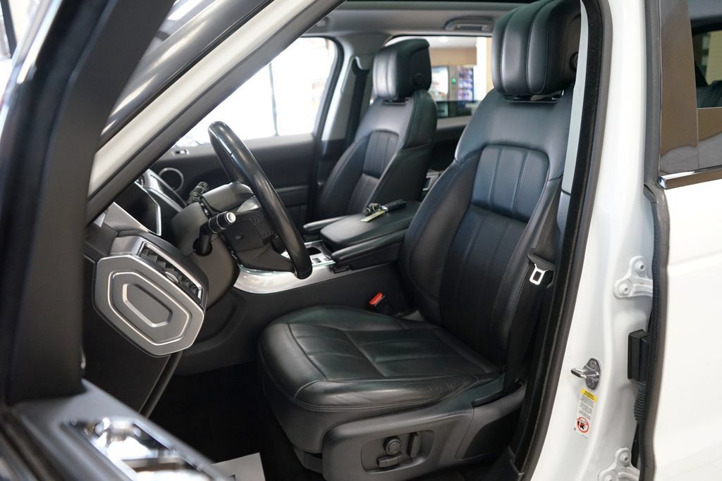 Used 2019 Land Rover Range Rover Sport HSE AWD/4WD image 2